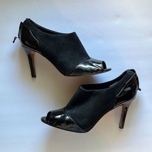 AnnTaylor  suede and patent leather peep toe 3.5” Slim heeled booties Sz 7